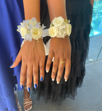 Load image into Gallery viewer, corsages
