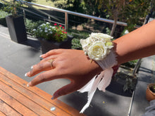 Load image into Gallery viewer, Corsage fresh flowers
