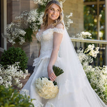 Load image into Gallery viewer, Classic Round Domain Bouquet for a bride in white rose
