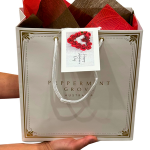 An elegant and simple gift bag featuring a large diffuser and a large candle, beautifully presented in a Peppermint Grove Australia white bag. Each set includes decorative tissue paper in red and brown chocolate to match with our best sellers Elegant Ferrari Red Roses and a Valentine’s Day card for a personal touch.