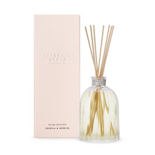 Load image into Gallery viewer, fragrance diffuser freesia &amp; berries peppermint grove
